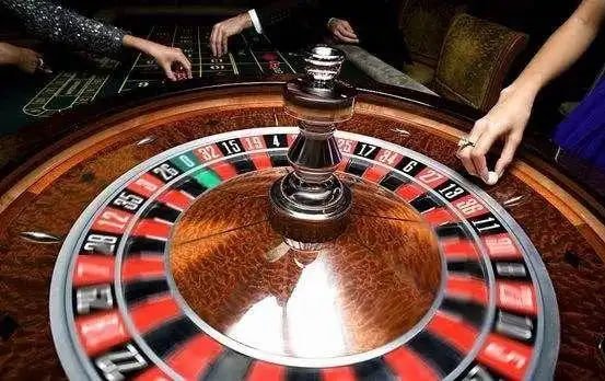 shwe apk Live Casino ဒီလာနှင့် Baccarat ကစားနေသောပုံ